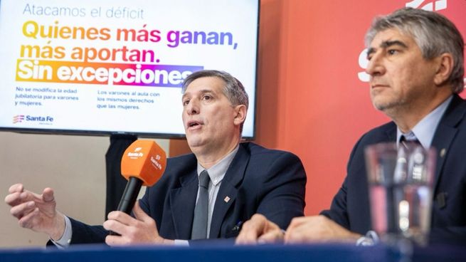 El ministro de Economía de Santa Fe, Pablo Olivares, brindó precisiones sobre el proyecto de reforma previsional.