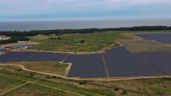 UTE inauguró su primer parque solar fotovoltaico en San José.