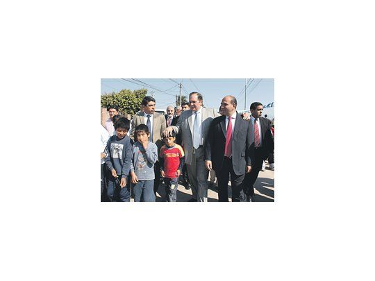 El gobernador reelecto exhibió ayer su holgada victoria en recorridas por la provincia junto al futuro vicegobernador, Juan Manzur.
