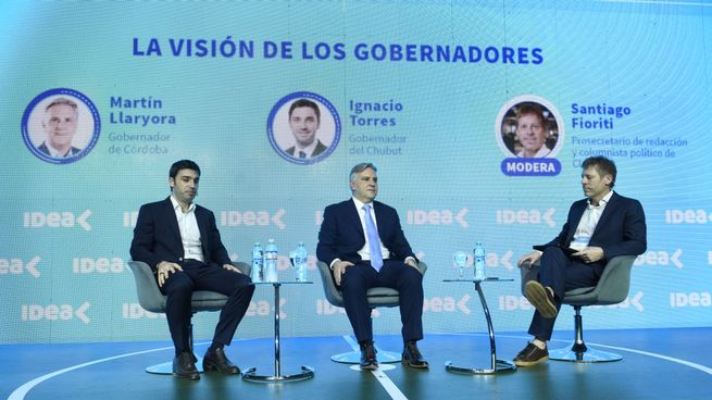 Ignacio Torres y Martín Llaryora, en el Coloquio de IDEA.