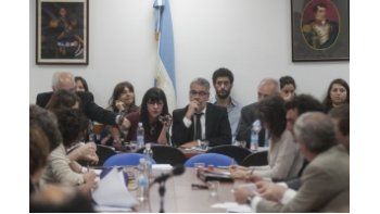 Debate en el plenario de comisiones en el edificio anexo de Diputados.