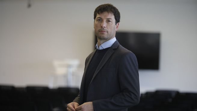 “El test clave es si puede comprar reservas dentro de la banda y sanear su balance”, sostiene el economista Esteban Domecq.