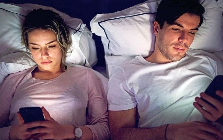 ámbito.com | Doomscrolling Celular Insomio.jpg