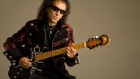 de cuanto es la fortuna de alex lora en 2025, uno de los rockeros mexicanos mas exitosos de la historia