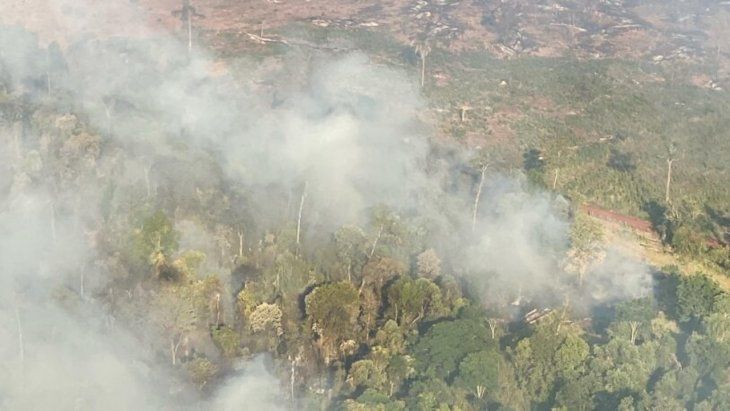 Con temperaturas superiores a los 40 grados, se agravan los incendios en Misiones.