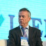 En plena previa electoral, Daniel Artana alertó que el dólar y las tasas elevadas reflejan un “equilibrio precario” y reclamó previsibilidad para sostener la estabilidad. En plena previa electoral, Daniel Artana alertó que el dólar y las tasas elevadas reflejan un “equilibrio precario” y reclamó previsibilidad para sostener la estabilidad.