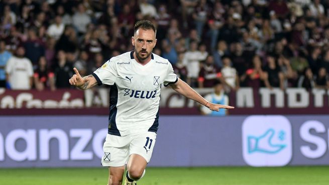 Mancuello abrió la victoria de Independiente ante Lanús.