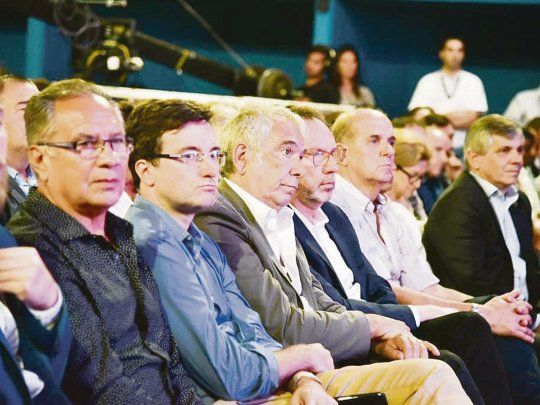 Atención. Federico Otermín, Alberto Descalzo y Lucas Ghi, en el acto.