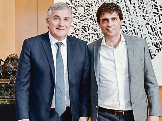Respaldo. Gerardo Morales y Hernán Lacunza, ayer en Hacienda.