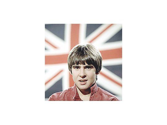 Davy Jones será recordado por su música, su serie de TV, el extraño fenómeno que significaron los Monkees en la industria musical y porque David Bowie tuvo que adoptar este alias porque se llama exactamente igual que él.