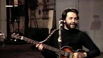 Paul McCartney y una gran noticia: tras 50 años recuperó el bajo con el que tocó en los inicios de los Beatles.