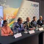 (De izquiera a derecha) Luz Stella Murgas (Naturgas); Pablo Ferragut (Arpel); Andrea Stegher&nbsp; (IGU); Guido Maiulini, (Olacde) y Ernesto López Anadón (IAPG).