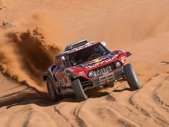 Carlos Sainz lidera la general en la categoría autos.
