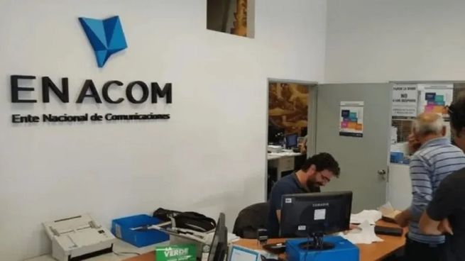 Anuncios del ENACOM en conectividad.
