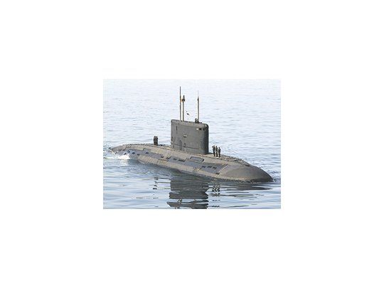 Submarinos iraníes y portaaviones estadounidenses conviven, por ahora, de manera tensa, pero en calma, en las aguas del Golfo Pérsico. El conflicto por el plan nuclear persa hace temer cada vez más la posibilidad de una guerra en la zona.