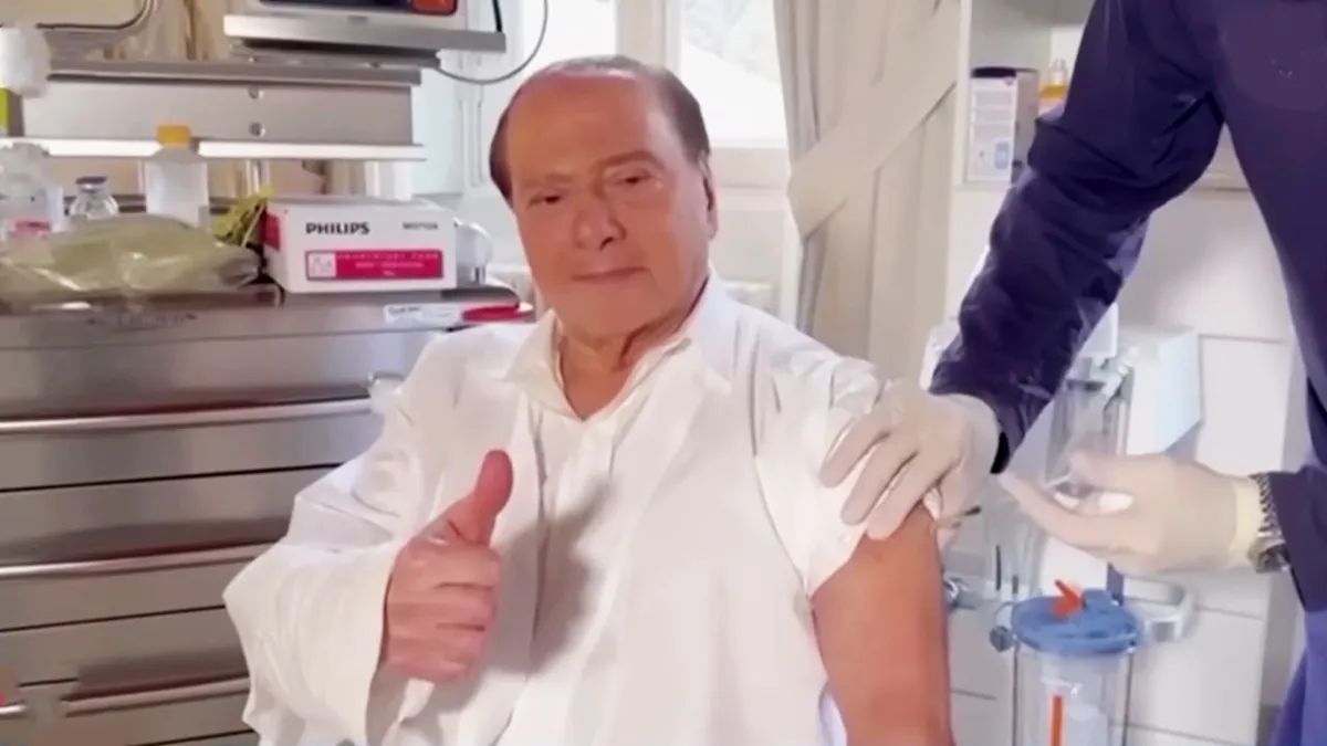 Silvio Berlusconi ha lasciato la terapia intensiva dopo dodici giorni in condizioni critiche