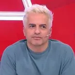 El periodista y conductor se metió de lleno en el conflicto. El periodista y conductor se metió de lleno en el conflicto.