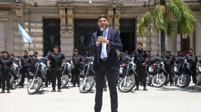 Maximiliano Pullaro realizó la entrega de 49 motos 0 km para los agentes de Santa Fe.