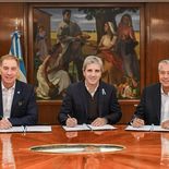 Diego Santilli, Luis Caputo y Rolando Figueroa se reunieron en el Ministerio de Economía. Diego Santilli, Luis Caputo y Rolando Figueroa se reunieron en el Ministerio de Economía.