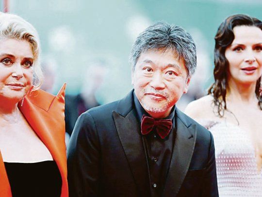 La verité. Catherine Deneuve, Kore-Eda Hirozaku y Juliette Binoche en la presentación del film en Venecia.