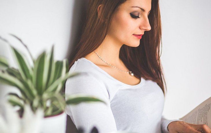 ámbito.com | mujer leyendo_1200.jpg