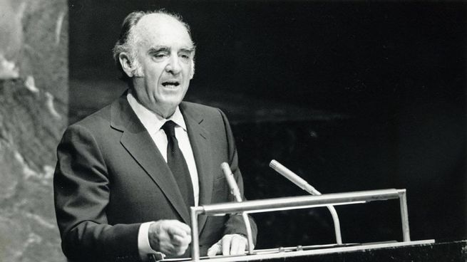 José López Portillo, obtiene más de dieciséis millones de votos, para presidente en 1976.
