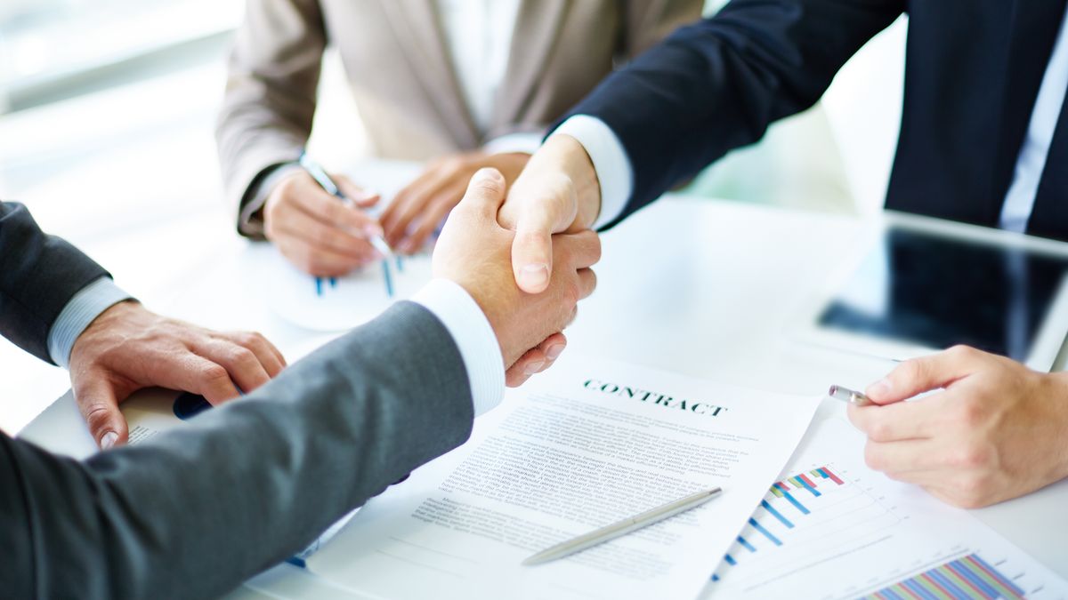 What is the increasingly popular strategy used by Uruguayan startups to finance themselves?