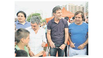 Martín Palermo, de vacaciones en Mar del Plata, se encontró con Alberto Pérez, jefe de Gabinete de la provincia de Buenos Aires, y con el secretario de Deportes, Alejandro Rodríguez.