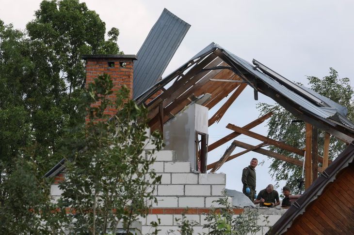 Rusia lanzó más de 40 misiles y 415 drones contra Ucrania, de los cuales algunos ingresaron a territorio polaco, según Zelenski. Rusia lanzó más de 40 misiles y 415 drones contra Ucrania, de los cuales algunos ingresaron a territorio polaco, según Zelenski.