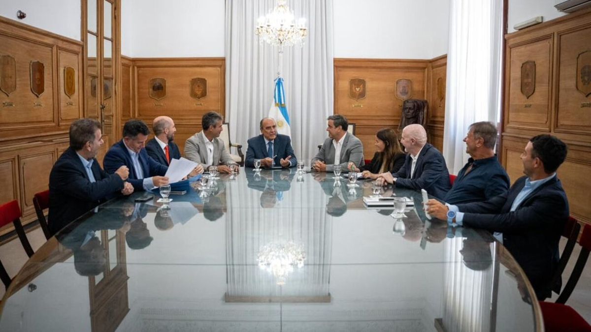 With axis in the step, the reactive government negotiations with dialoguistic deputies