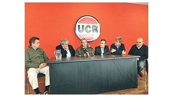 Los dirigentes de la Mesa de Enlace se reunieron en Mendoza con el exvicepresidente Julio Cobos y luego realizaron una asamblea con productores.