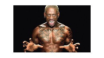 Un club de stripers retirará la camiseta de Rodman.