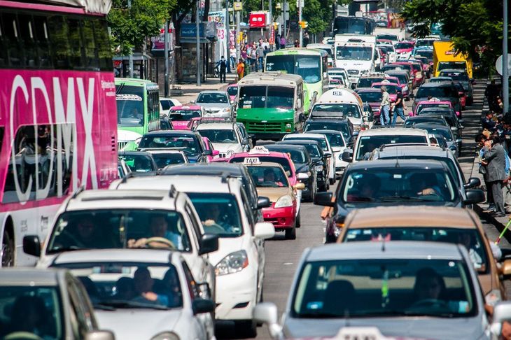 El programa Hoy No Circula Sabatino aplica restricciones específicas según el holograma de verificación y la terminación de las placas de cada vehículo. El programa Hoy No Circula Sabatino aplica restricciones específicas según el holograma de verificación y la terminación de las placas de cada vehículo.