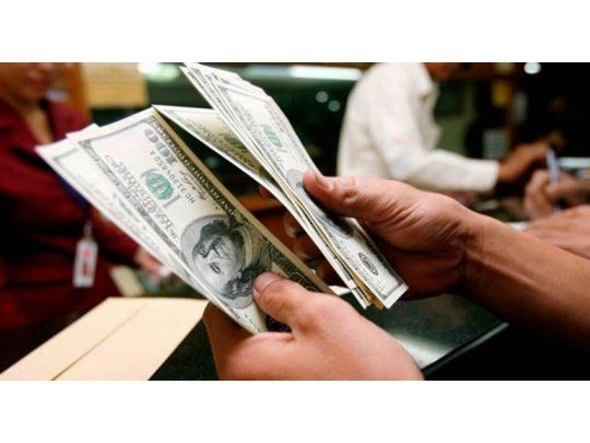 El dólar anotó su segunda caída semanal consecutiva: bajó 69 centavos a $ 27,95