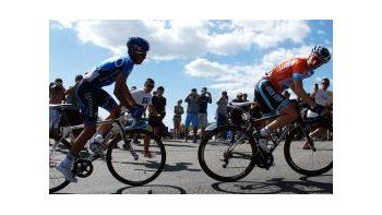 A la caza. Contador sigue de cerca a Leipheimer. El estadounidense ganaría la el Tour de San Luis.