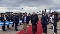 El presidente Luis Lacalle Pou llegó a Argentina junto al canciller Omar Paganini para asistir a la asunción de Javier Milei.