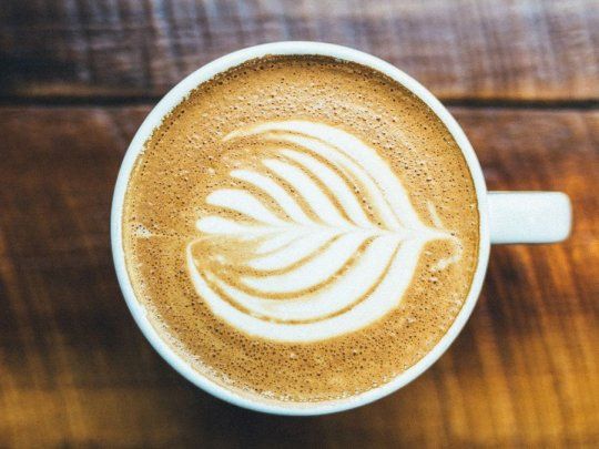 Recomiendan consumir café después de desayunar y no antes.