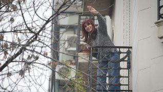 Cristina Kirchner se encuentra cumpliendo arresto domiciliario en Constitución.