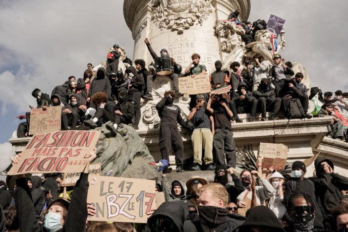 La nueva convocatoria reúne a colectivos de chalecos amarillos, estudiantes y sindicatos antes de las elecciones presidenciales francesas de 2027. La nueva convocatoria reúne a colectivos de chalecos amarillos, estudiantes y sindicatos antes de las elecciones presidenciales francesas de 2027.
