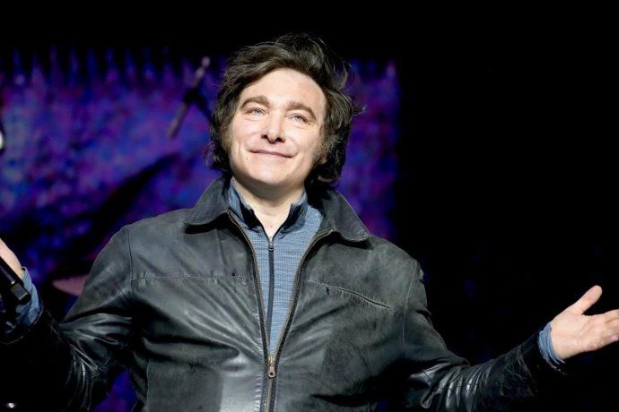 La jerga financiera opera como un nuevo mecanismo de control: lo que no se entiende, se obedece. La jerga financiera opera como un nuevo mecanismo de control: lo que no se entiende, se obedece.