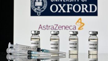 Reino Unido ha encargado 100 millones de dosis de esta vacuna, pero de aquí a fines del año 2021 llegarán a 350 millones, según contratos suscritos con fabricantes ya desde la fase de los ensayos clínicos.