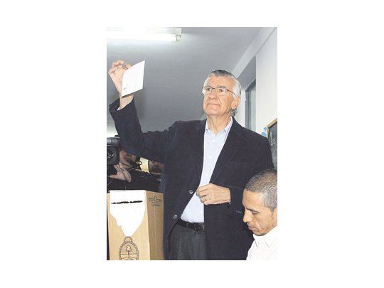 El mandatario deberá pelear primero en la interna del 14 de agosto y luego por las generales en octubre.
