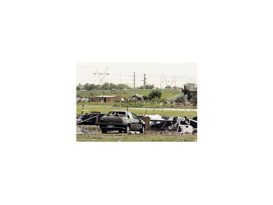 El temporal castigó con especial virulencia a la ciudad de Rosario, con el saldo de cuatro de las seis víctimas fatales, 45 heridos y serios destrozos.