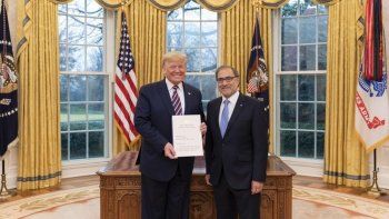 Donald Trump recibió&nbsp;el placet de Jorge Arguello en el despacho Oval de la Casa Blanca.&nbsp;