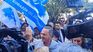 Álvaro Delgado votes surrounded by militancy and people who came to greet him.