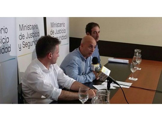 El ministro de Seguridad porteño Martín Ocampo brindó detalles del acuerdo alcanzado con vecinos de Flores en una conferencia de prensa.