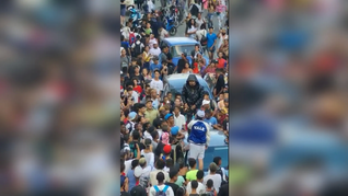 insolito: la lluvia de dolares que inundo por sorpresa el cielo de la habana