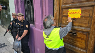 La casa violeta, estaba tomada por personas de origen boliviano y peruano desde hace 30 años, según denuncias vecinales. La casa violeta, estaba tomada por personas de origen boliviano y peruano desde hace 30 años, según denuncias vecinales.