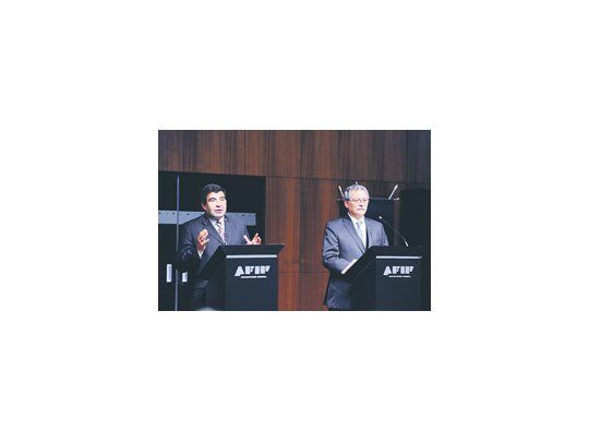 Ricardo Echegaray, titular de la AFIP; y Juan Carlos Pezoa, secretario de Hacienda, fueron los encargados de informar ayer sobre los datos de la recaudación en mayo.