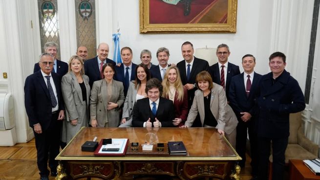 Javier Milei llegó al Congreso con todo su Gabinete para respaldar a Manuel Adorni.